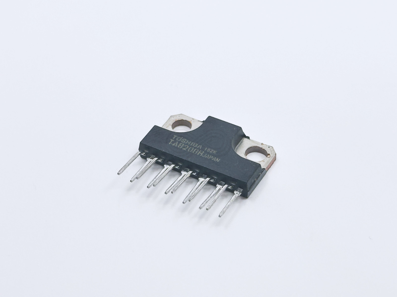 TA8208H Toshiba Dual Audio Power Amplifier 2×5.8W 9V to 18V 4ohm HZIP-12