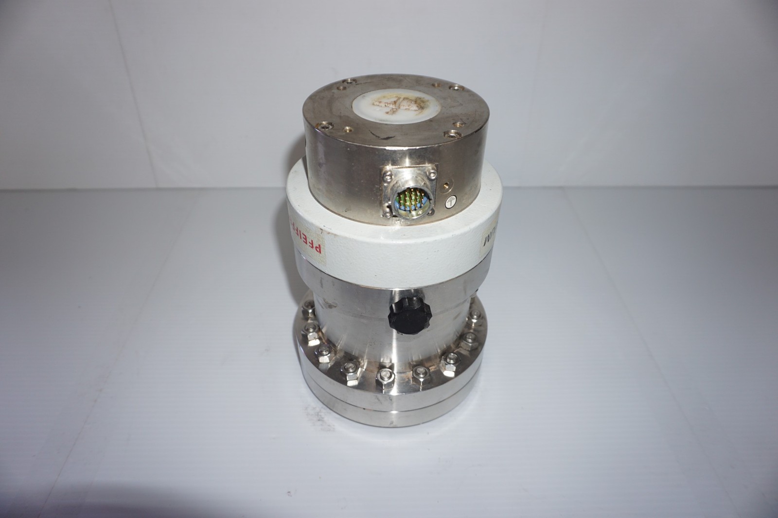 PFEIFFER VACUUM TMU260 DN 100 CF-F 2P MOD PM P02 135 TURBO PUMP (HLP64)