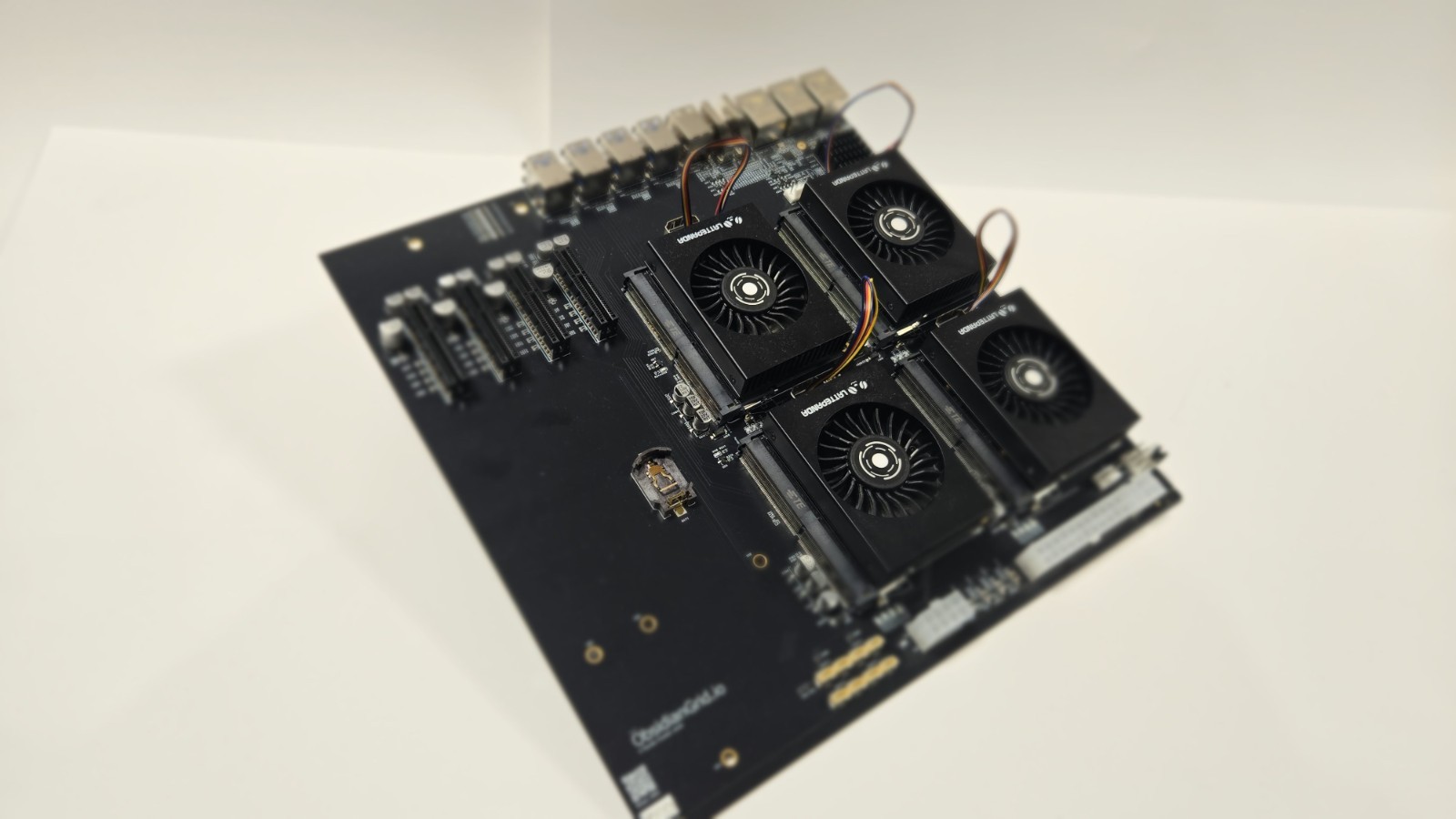 Lattepanda mu cluster/server development board 4 nodes
