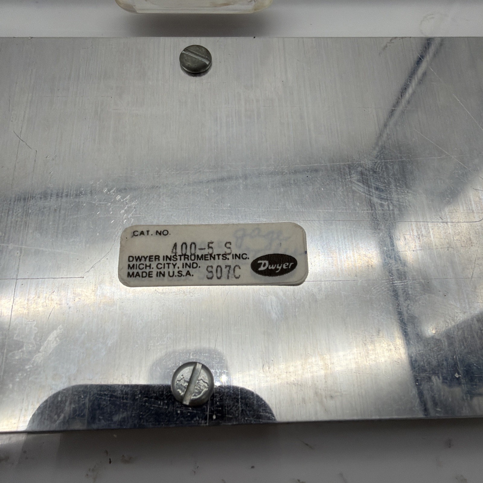 Dwyer Model 400 Air Velocity Meter Manometer w/ Metal Carrying Case