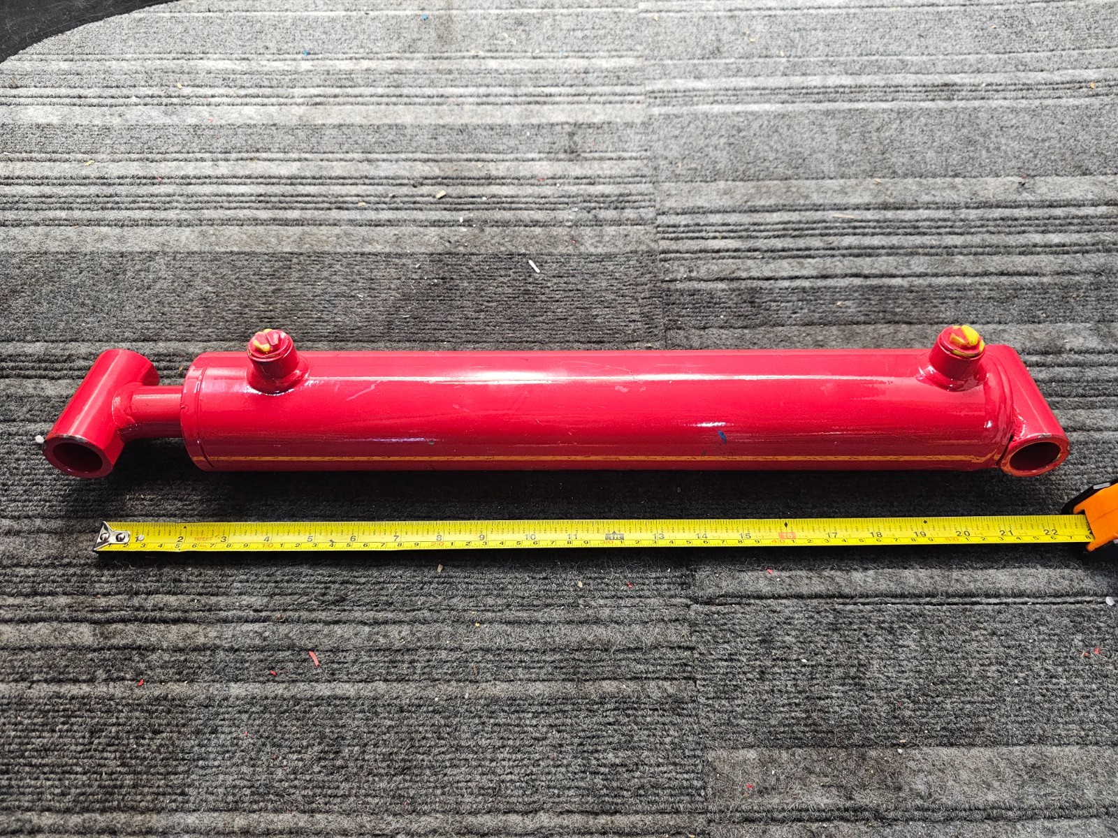 Hydraulic Welded DBL-ActingCylinder 2.89″ OD x 22″ Retracted Length x 1.26″ Rod