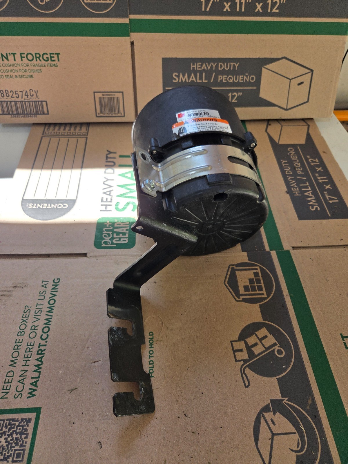 Federal Signal Rumbler Speaker Series: A Part No: 82831059 w Mounting Bracket