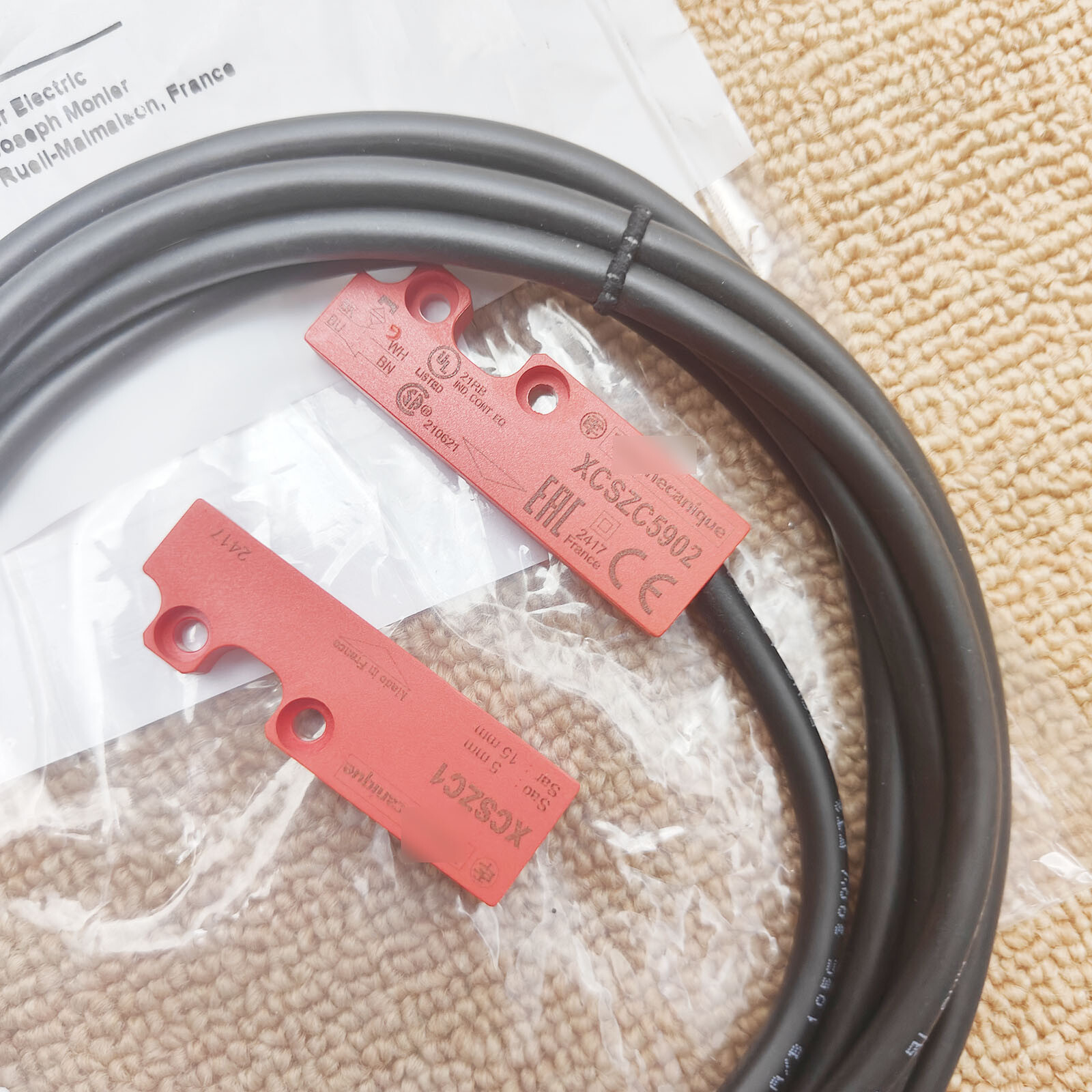 NEW Magnetic Safety Switches for XCSZC5902 SCHNEIDER Magnetic Safety Switches