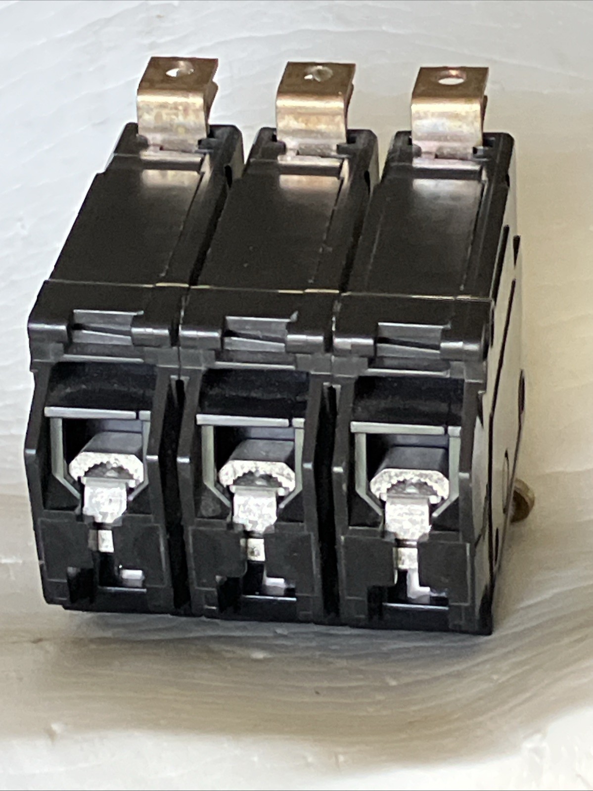 GE THQB CIRCUIT BREAKER THQB32080 80A 240V 3P 3Ph with OEM Bolt-on Bus Screws