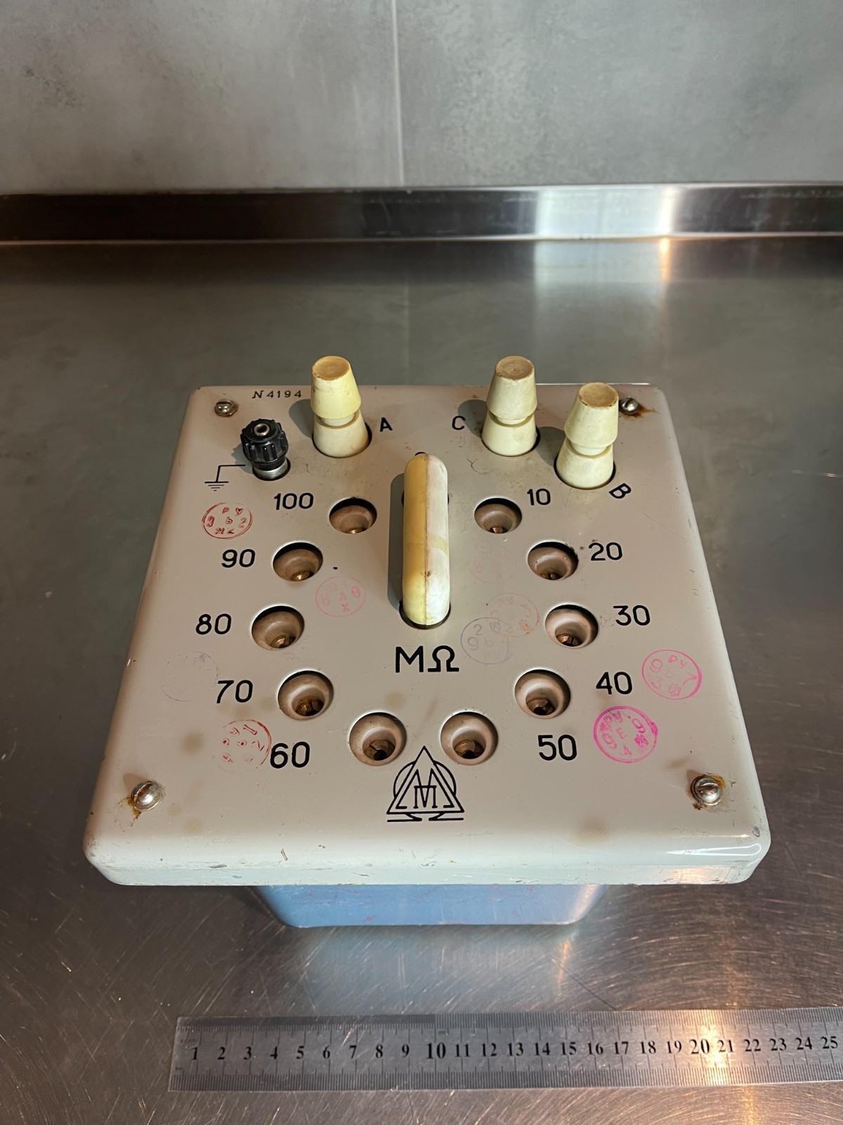 0 10 20 30 40 50 60 70 80 90 100 MOhm Resistance Standard Box 0.02% 600V