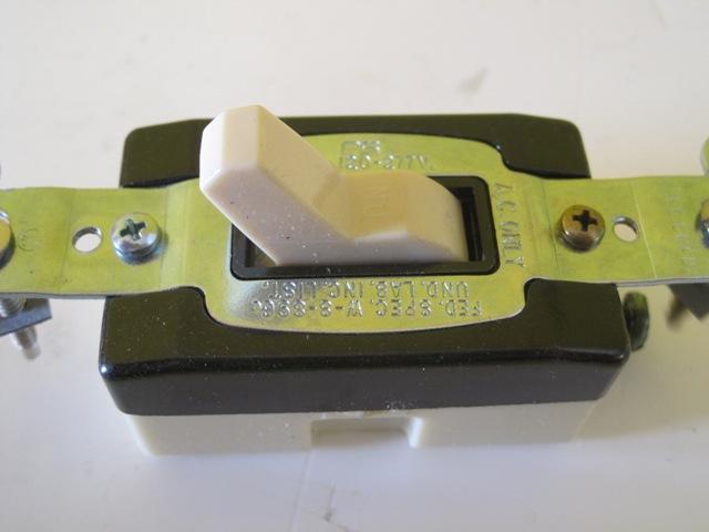 BOX OF 10 PASS & SEYMOUR SINGLE POLE AC SWITCH SIDE AND BACK WIRED MADE IN USA