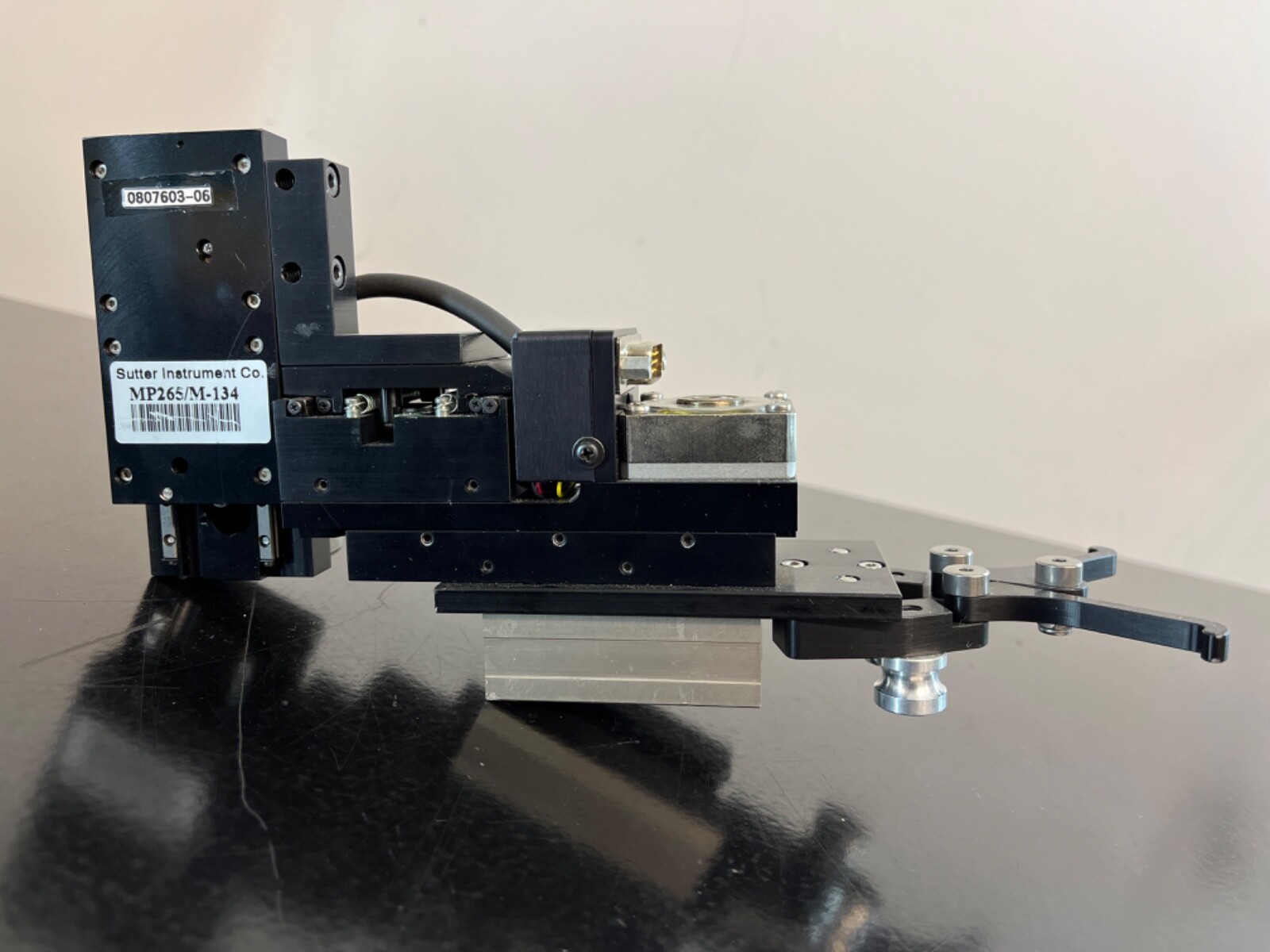 Sutter Instruments Co. MP265/M-134 “narrow format” motorized micro manipulator