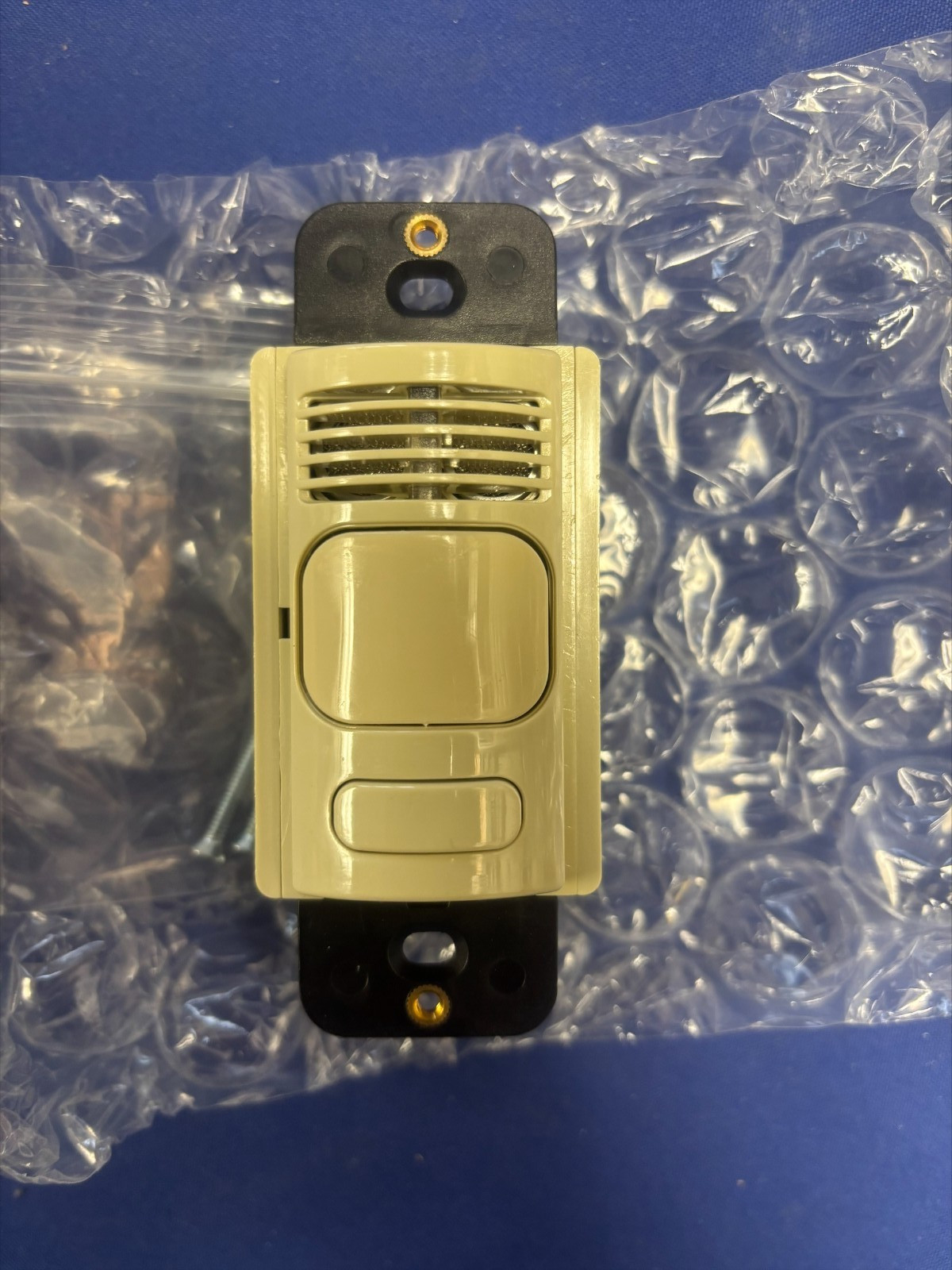 Hubbell AD1277I1 Ivory Ultrasonic & Passive Infrared Sensor Wall Switch