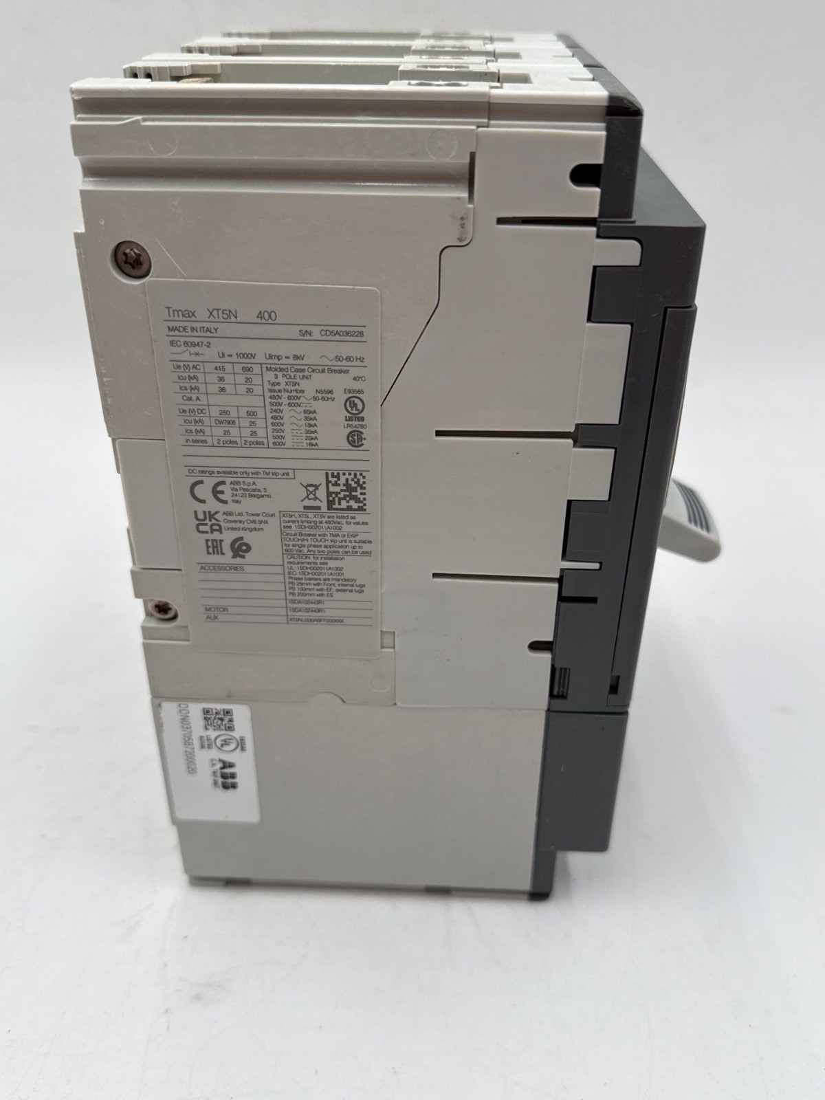 ABB XT5NU330ABFF000XXX Circuit Breaker 300A 3P 600V tmax XT5N 400 300 Amp 3 Pole