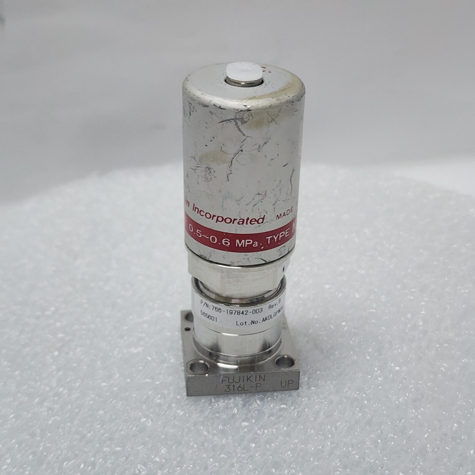 Fujikin 0.P. 0.5-0.6 MPa, Lam 766-197842-003 Rev B Type N.C. Valve, Jp,_96969