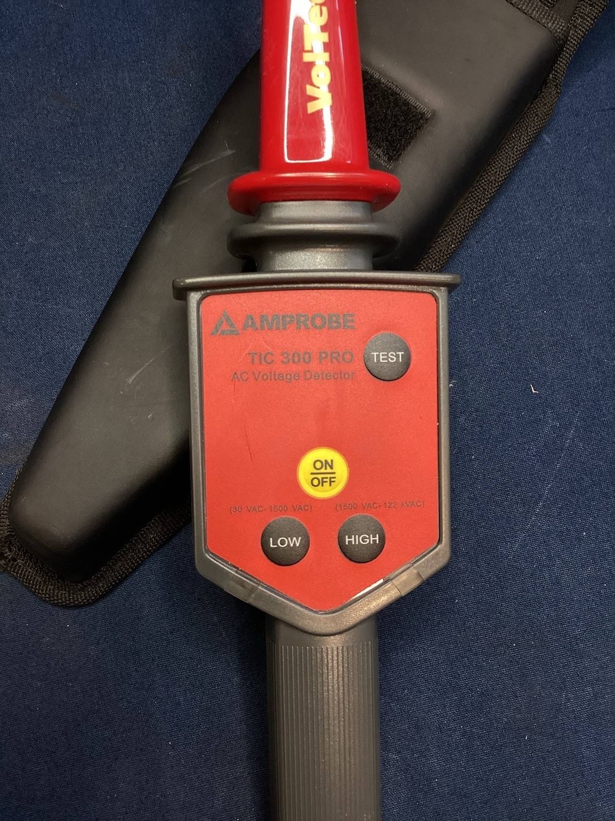 AMPROBE TIC 300 PRO AC VOLTAGE DETECTOR TESTER W/ CASE
