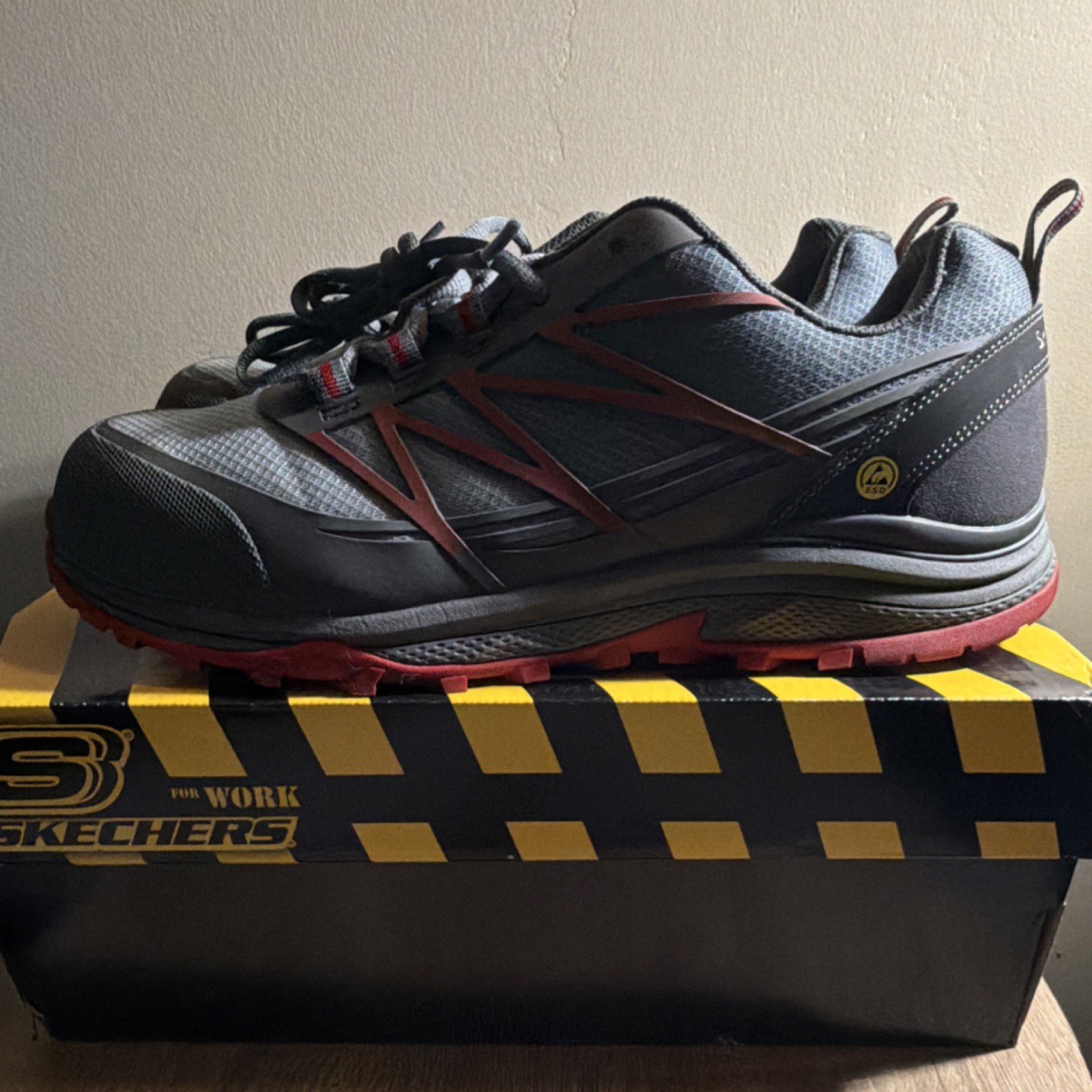 Skechers Mens Work Gray Red Comp Toe ESD Puncture Resistant Shoes Size 10.5