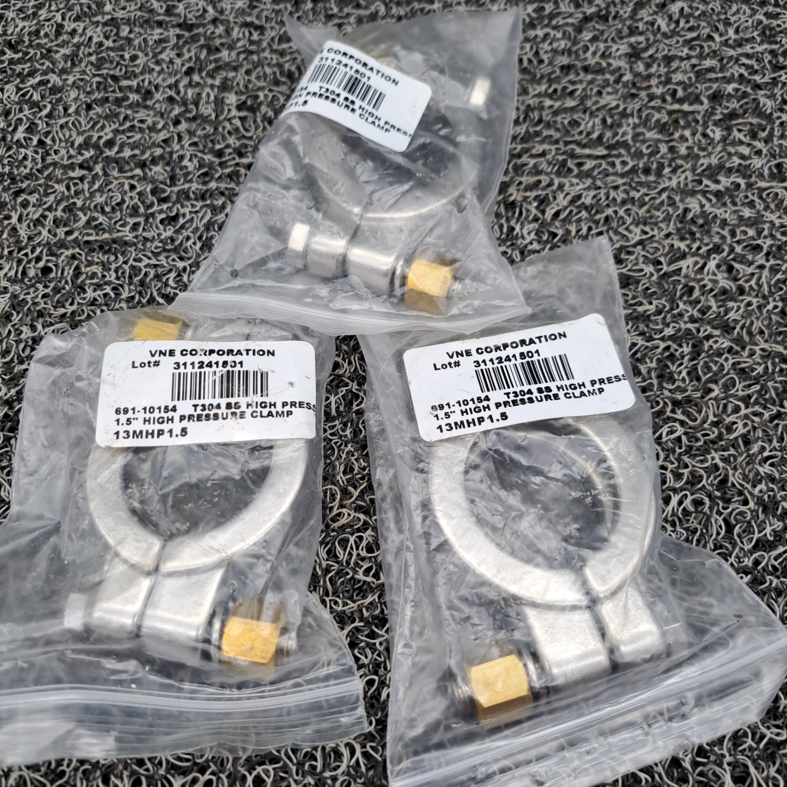 VNE 13MHP1.5 T304 SS 1.5″ High Pressure Clamp Lot of 3