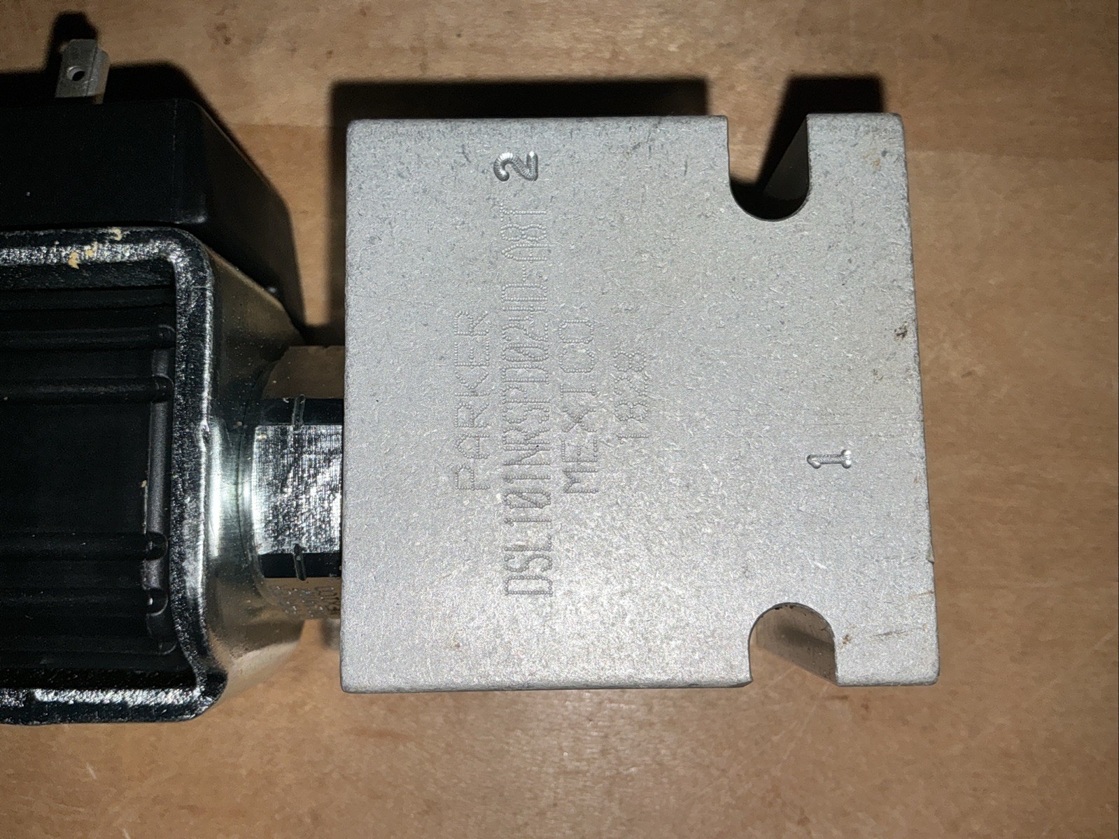 Parker Hannifin Hydraulic Cartridge Valve Body B10-2-A8T 4820-01-667-9947 24 VDC