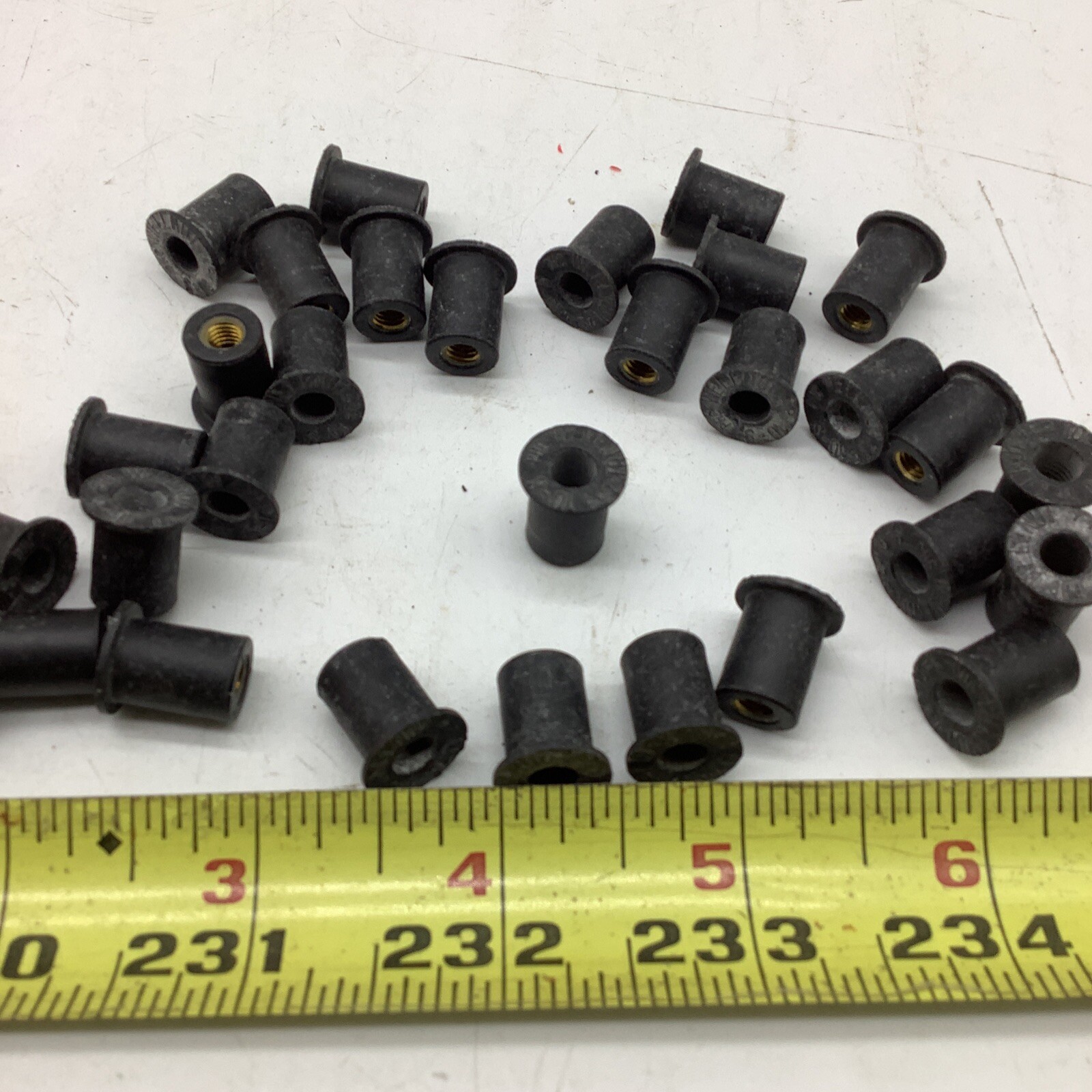 Well Nut 10/32, PHC, Rubber/Brass, S10, 100pc In Lot(2713- A4
