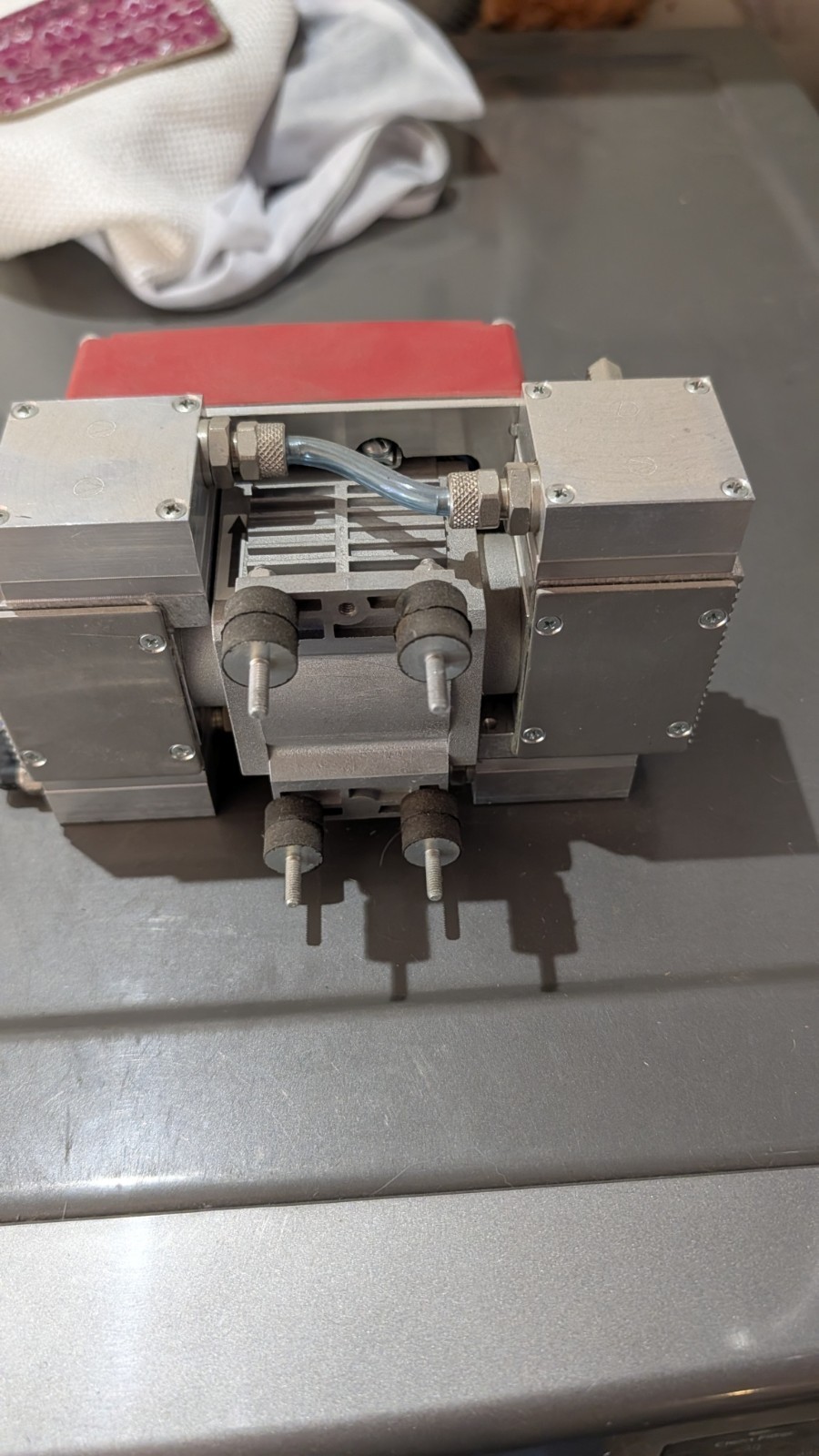 Pfeiffer Vacuum MVP 006-4 24V DC 4 Diaphragm Oil-Free Dry Pump Working