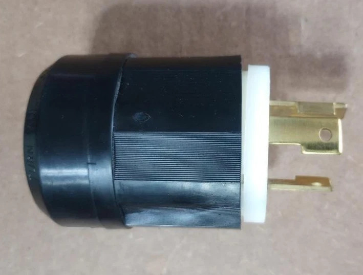 NEW Leviton 2621-CS 250 VAC, 30 A, 0.52 to 0.93″ Cord Locking Plug Free Ship