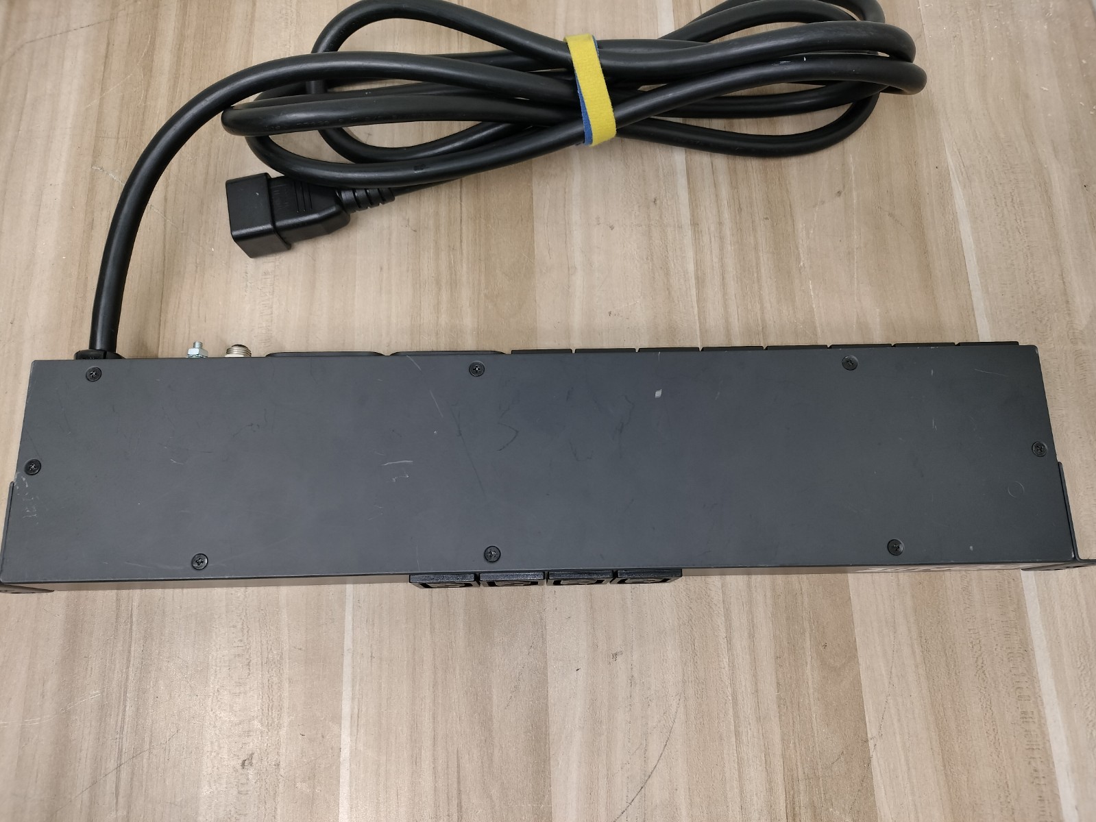 Tripp-Lite PDUNV PDU 16A 120-240V Series AGIB24016RMPDU