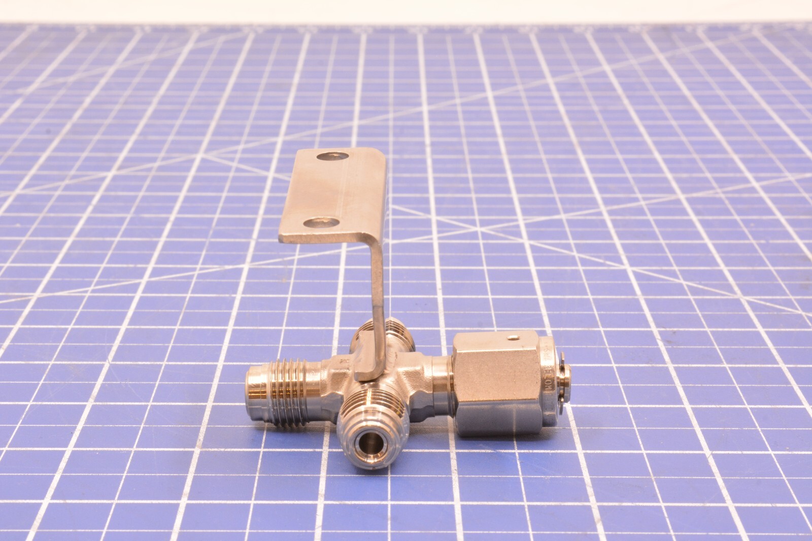 0040-20165 / BRACKET VCR CROSS MIXED / APPLIED MATERIALS AMAT