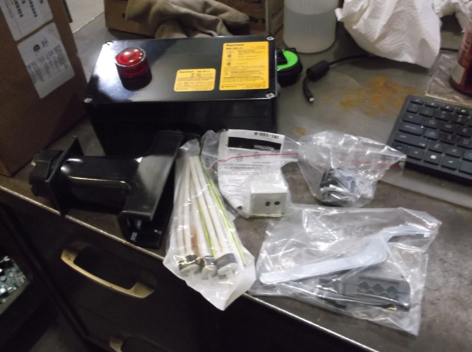 NIB PENTAIR JBM-100-L-A LIGHTED MULTIPLE ENTRY POWER TEE CONNECTION KIT (405)
