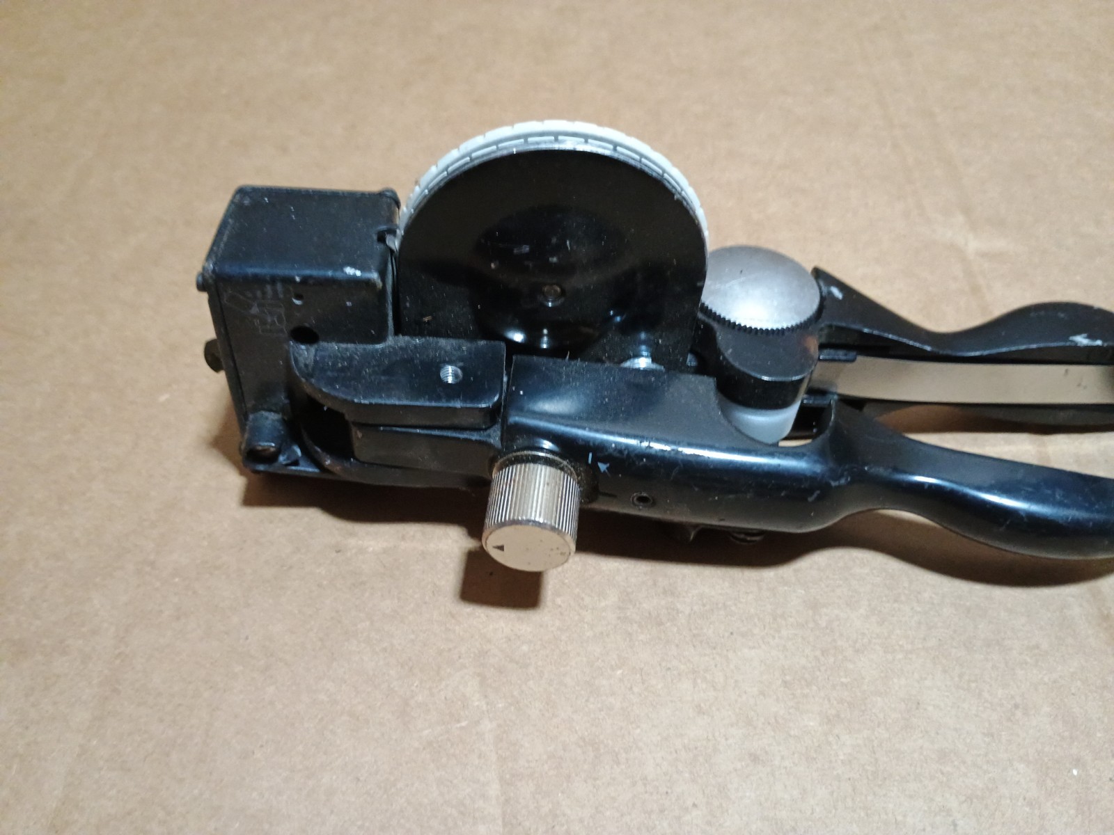 Dymo Rhino M1011 Industrial Metal Tape Embosser Kit – Fast Shipping!