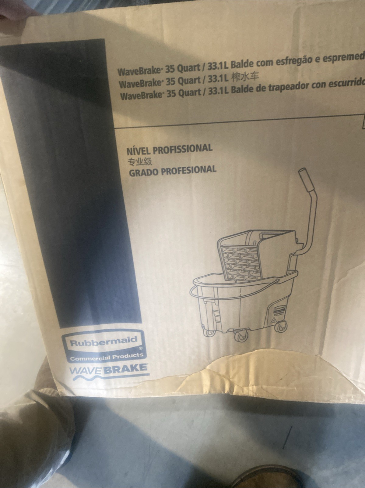 NEW SEALED RUBBERMAID FG758088YEL WAVEBRAKE 35 QUART MOP BUCKET W/ RINGER