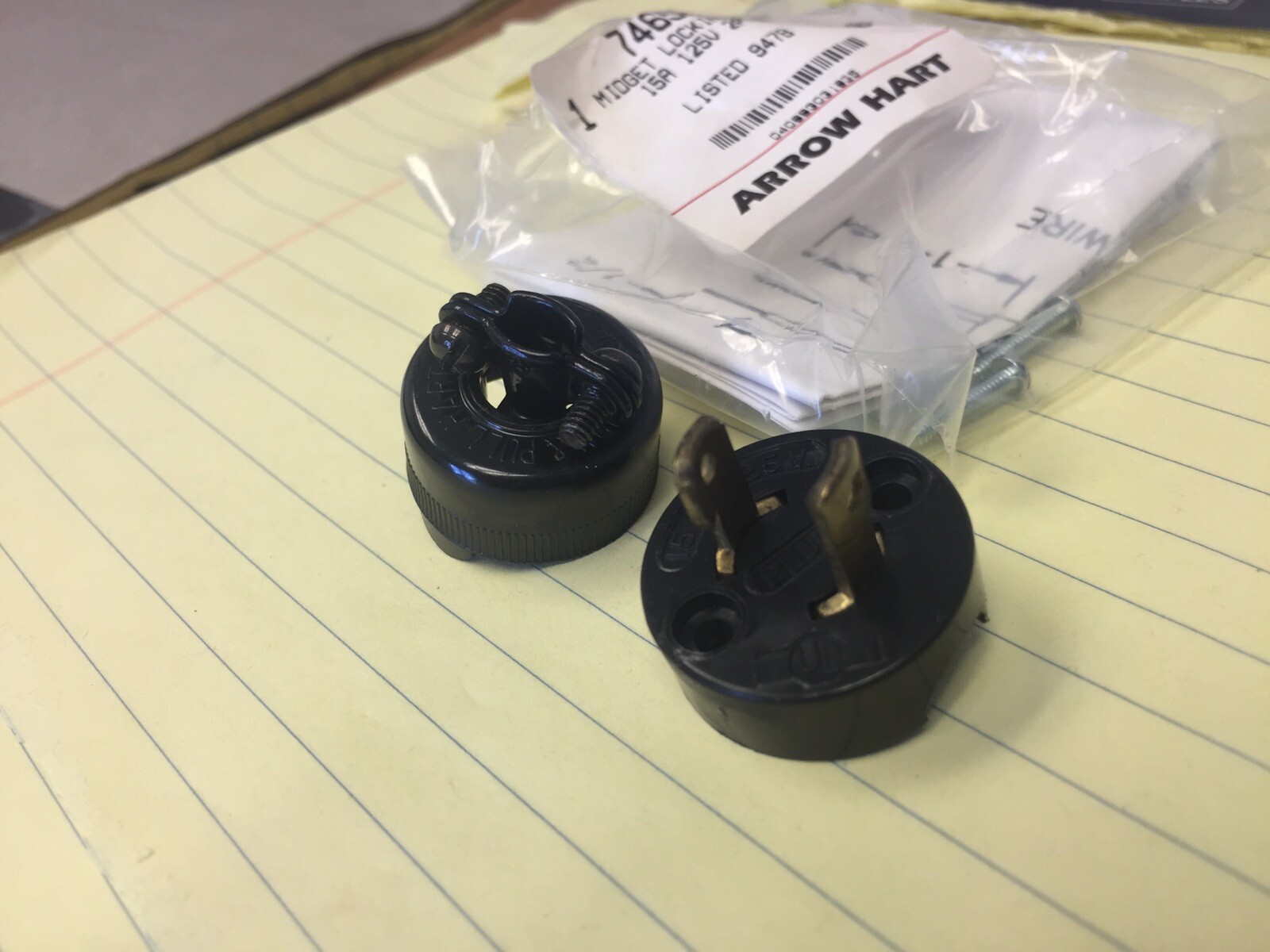 5 Cooper Arrow Hart 7465N 15A Midget Locking Plug 2P 2W 125Vac