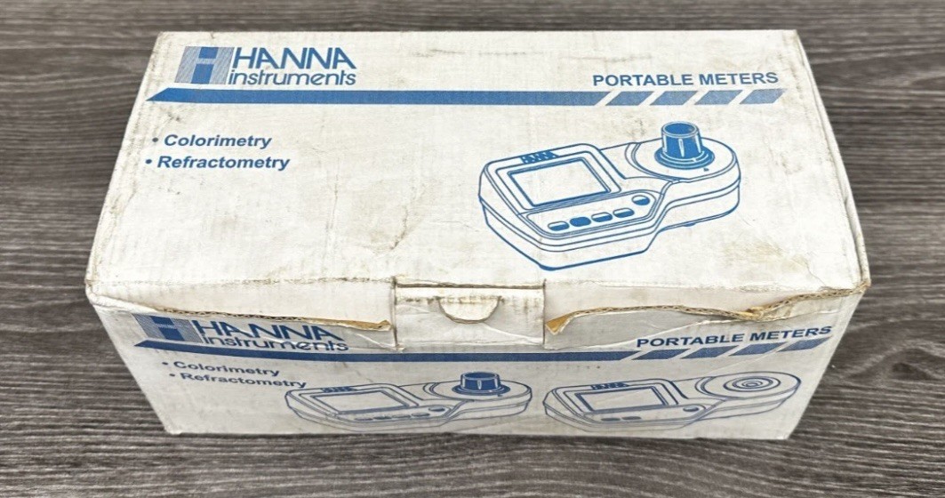 Hanna Instruments HI96738 Portable Digital Photometer w/ 2 Cuvettes Tested