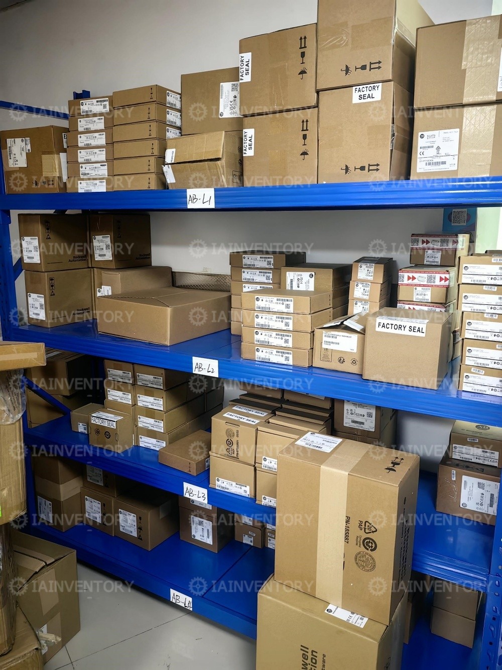 1 Unit NEW Yaskawa SGMJV-04AAA61 Fast Shiping+Warranty