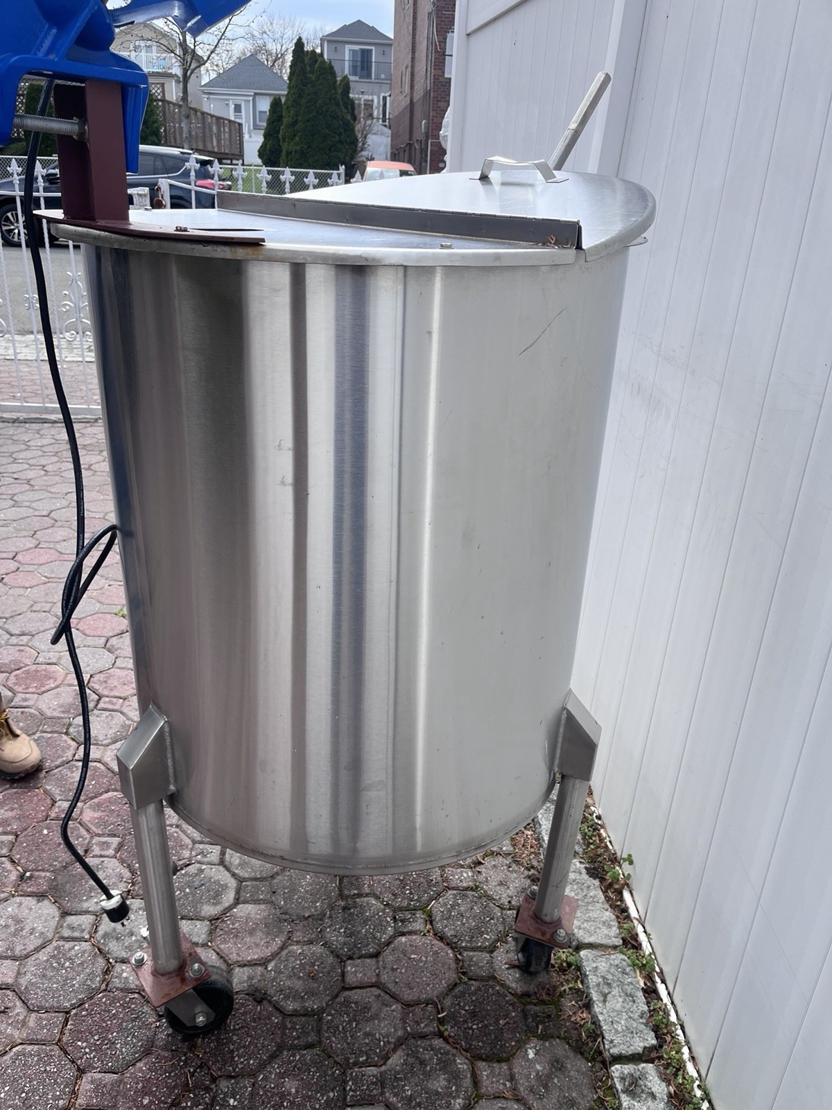 2/ 100GL Stainless Steel Mixing Tank on Wheels NEW 2/ 1Hp Cleveland… Check desc