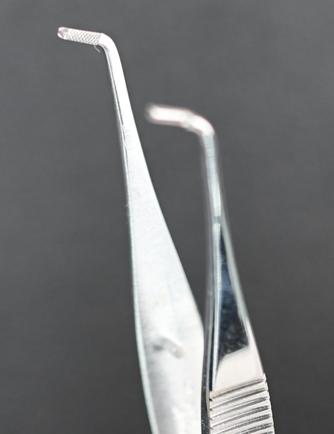 Storz E1818 Kelman-McPherson Corneal Suturing Forceps, Angled, 1×2 Teeth, 107mm