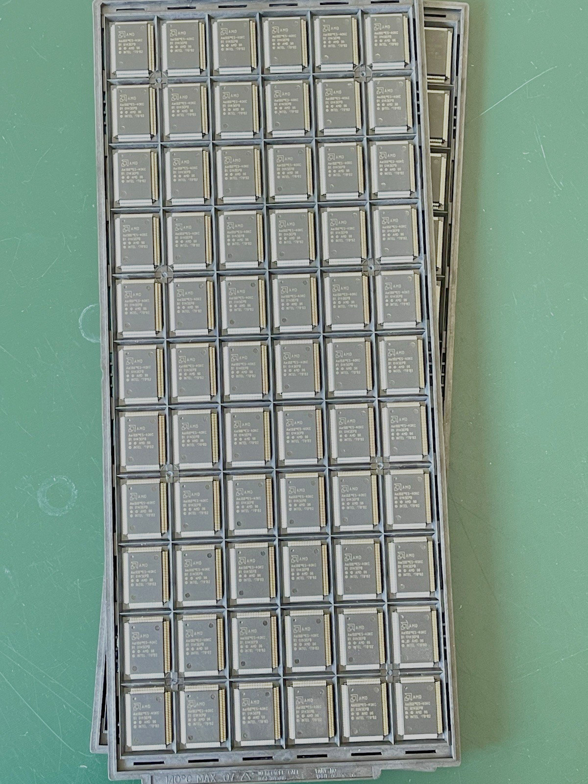 One Pack (330pcs) Am188es-40kc AMD 16-bit RISC embedded microcontroller PQFP100