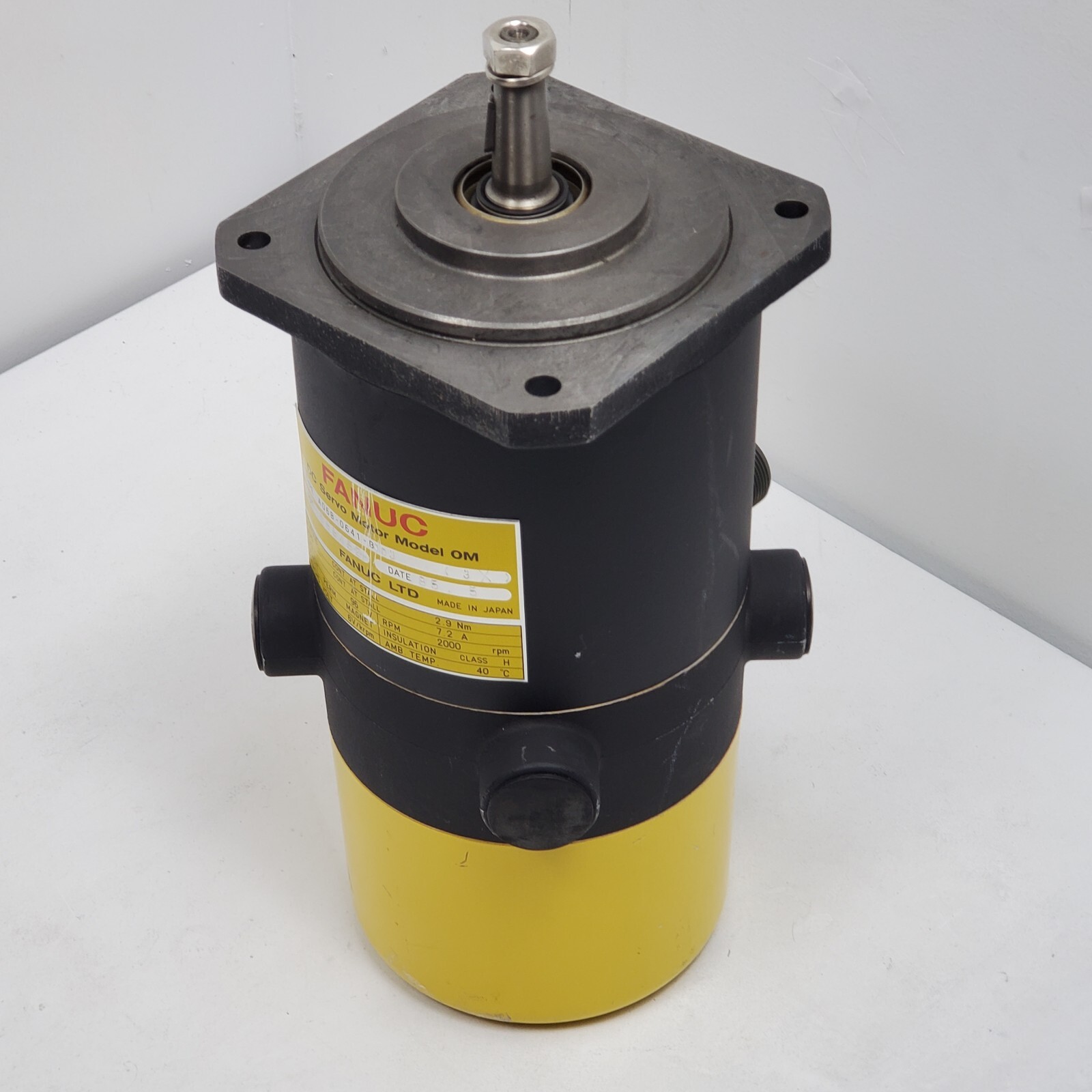 NEW Fanuc DC Servo Motor Model OM A06B-0641-B003 96V 2000 RPM 2.9Nm 7.2A