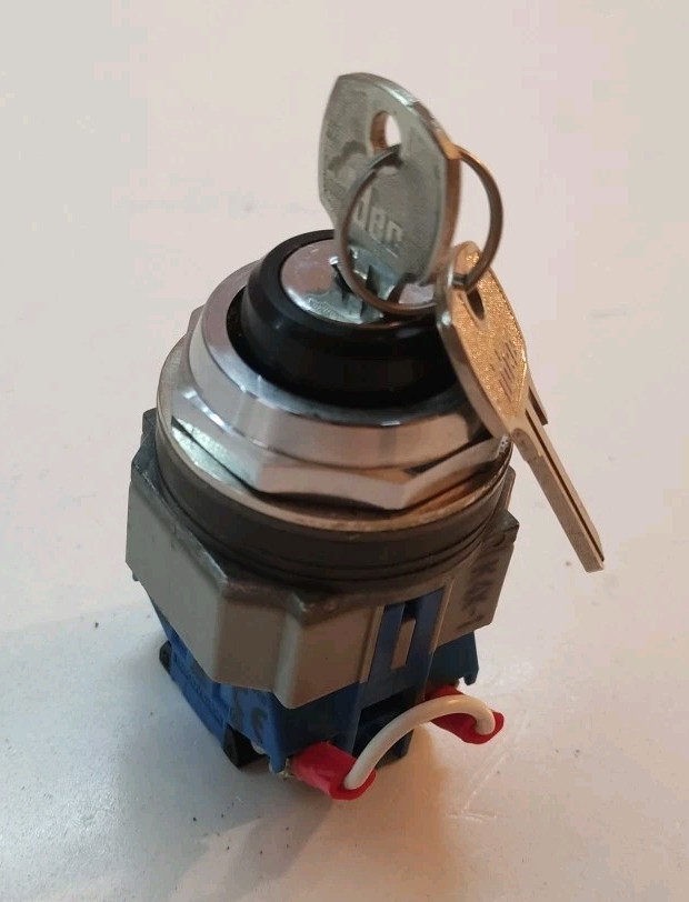 IDEC ASD Keyed Lock Switch, Non- Fixed Left, Non-Fixed Right and Fixed Neutral