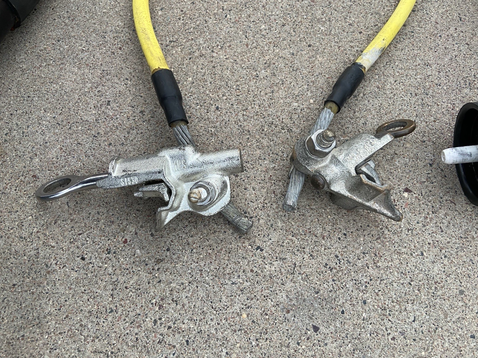 Elastimold 200A 15.2kV Deadbreak Cable Assembly w/ Salisbury Grounding Set