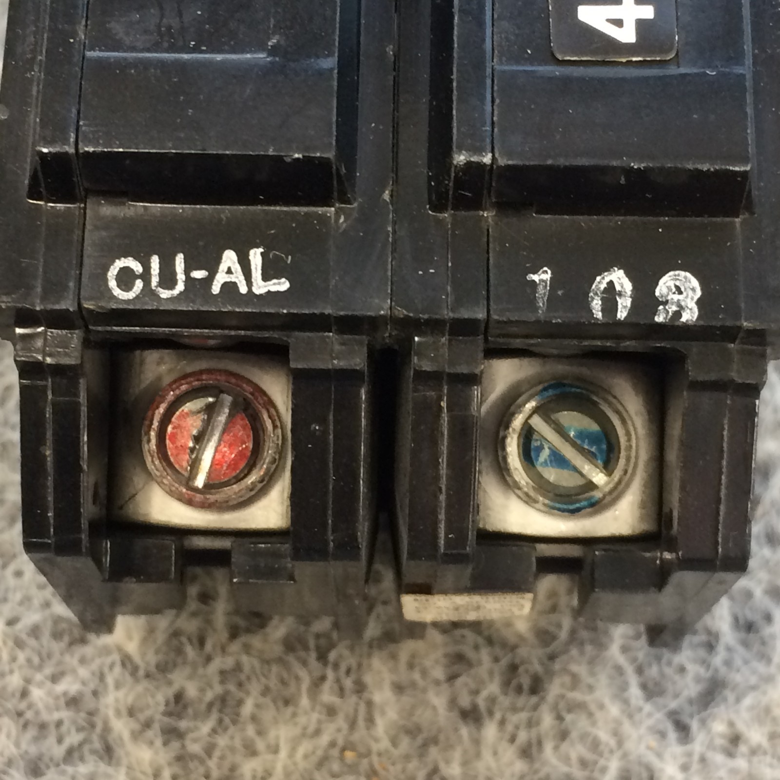 GENERAL ELECTRIC THQB2130 Circuit Breaker 2P 30A 120/240V Bolt on OLD STYLE