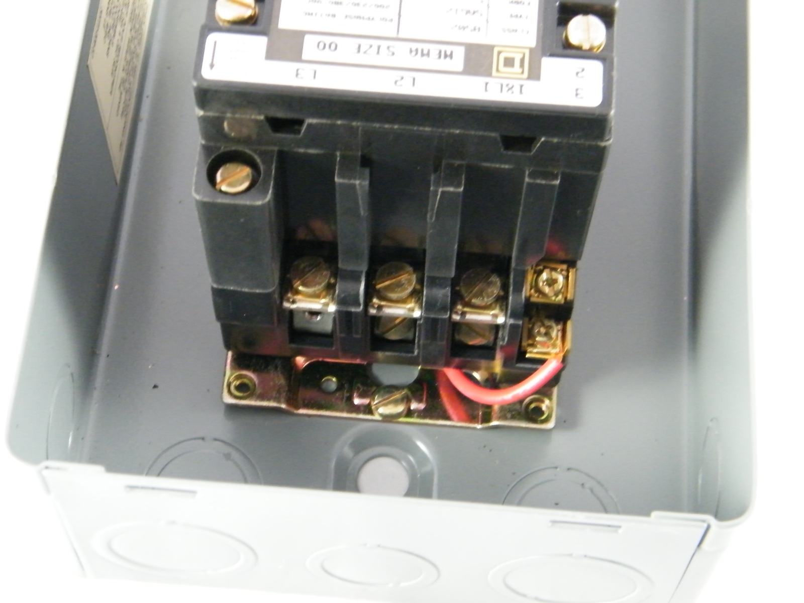 SQUARE D AC MAGNETIC NEMA RATED CONTACTOR CLASS 8502 TYPE SAG12V02 3 PHASE 3 POL