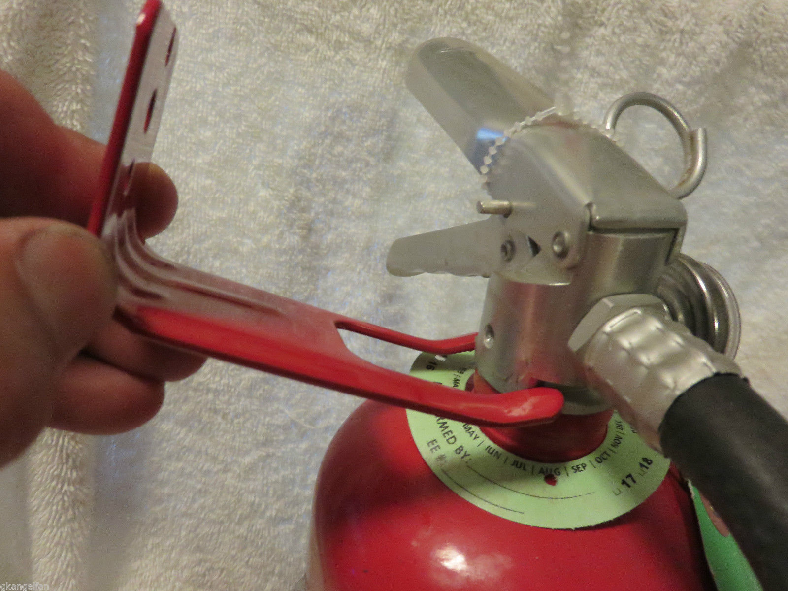 🔥🧯UNIVERSAL FORK STYLE WALL MOUNT 5,10 & 20 lb FIRE EXTINGUISHER BRACKETS🔥🧯