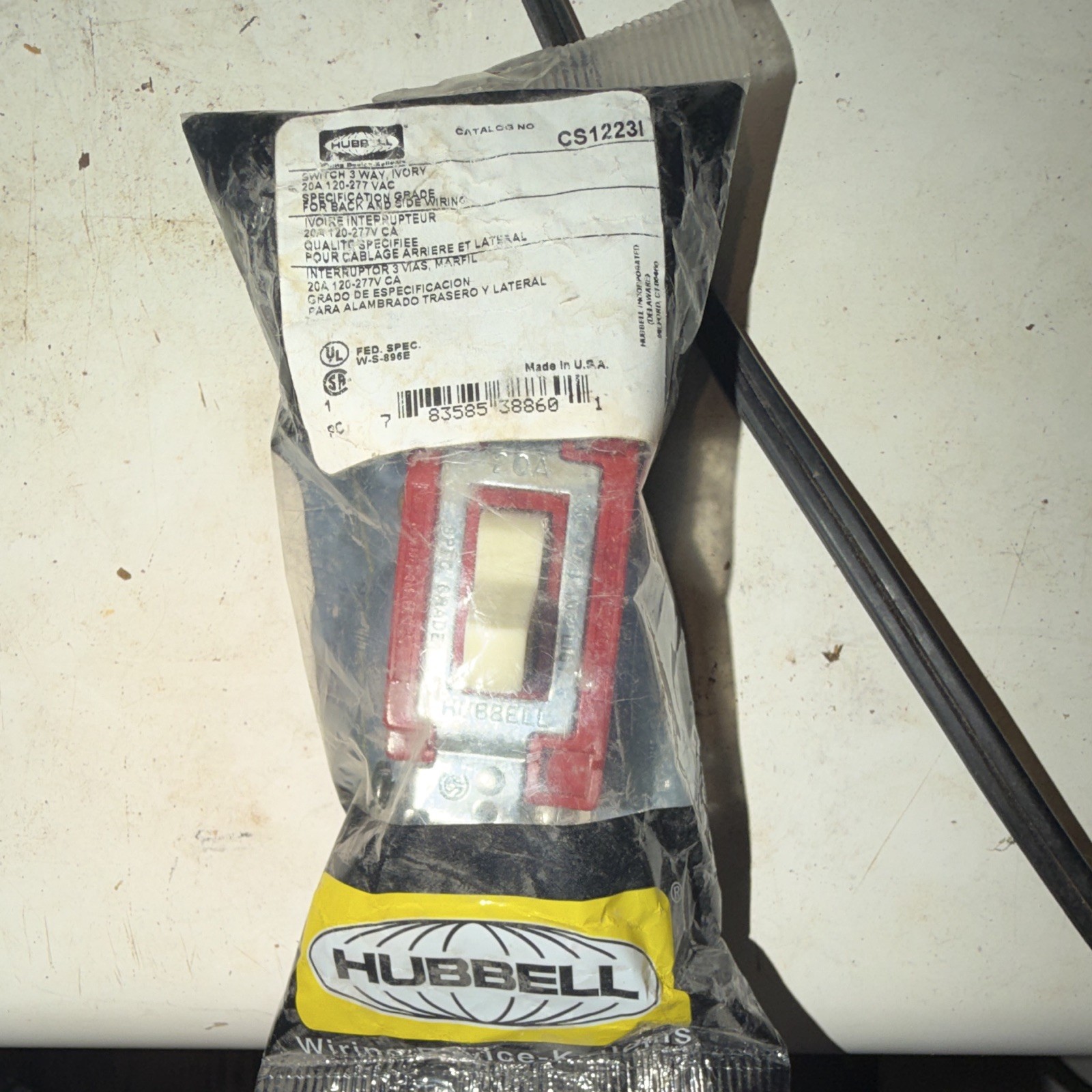 Hubbell CS1223I 3-Way Decorator/Rocker Wall Switch 20A 120/277V Ivory