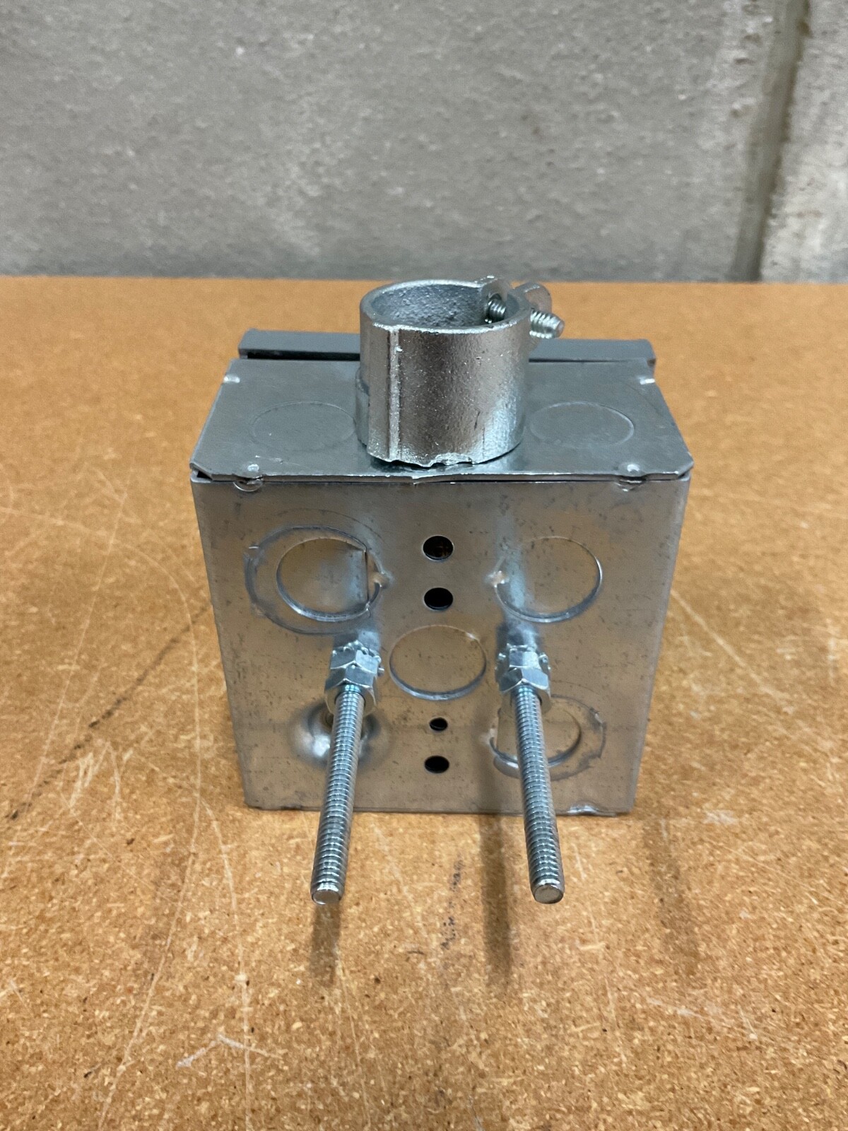 Hubbell Twist-Lock Receptacle 50A 250V 3Ø CS8369 w/ Hubbell 7.3 CU IN Enclosure