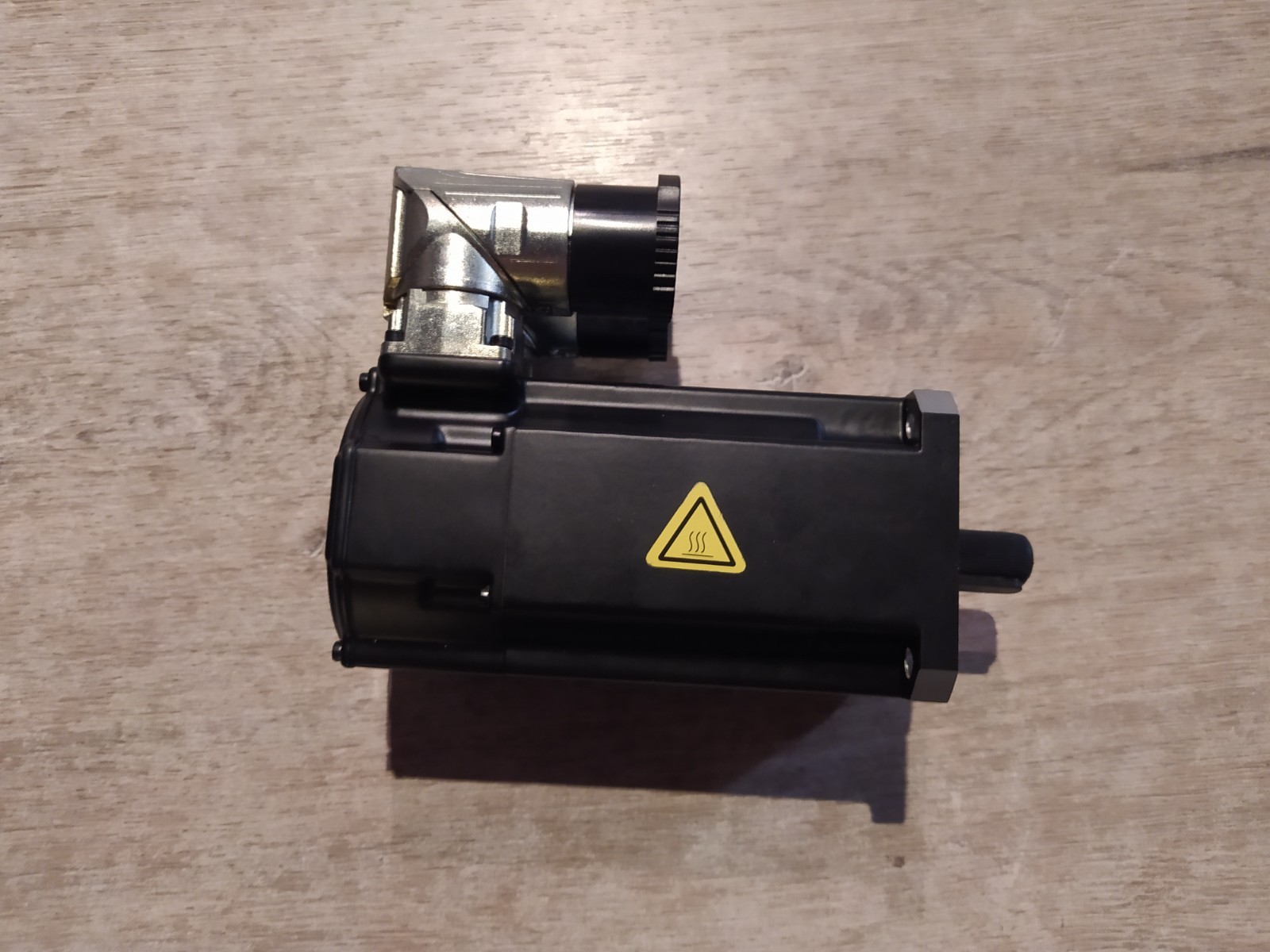BECKHOFF AM3022-0C00-0000 SERVO MOTOR [NEW]