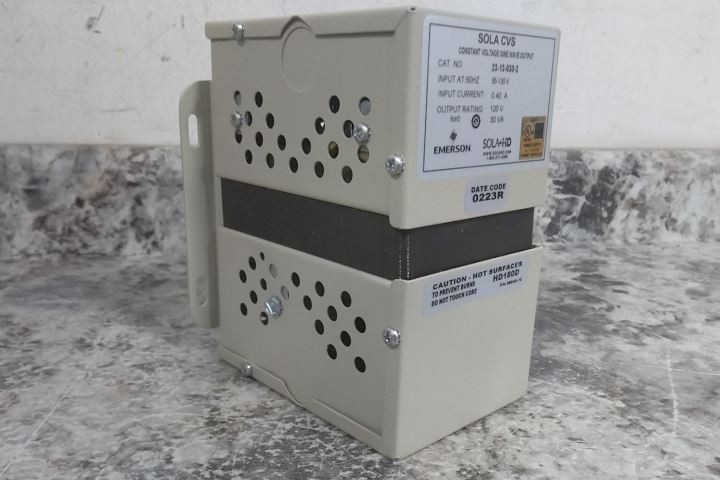 SolaHD 23130302 120/208/240/480VAC Input 120/240VAC Output Power Conditioner