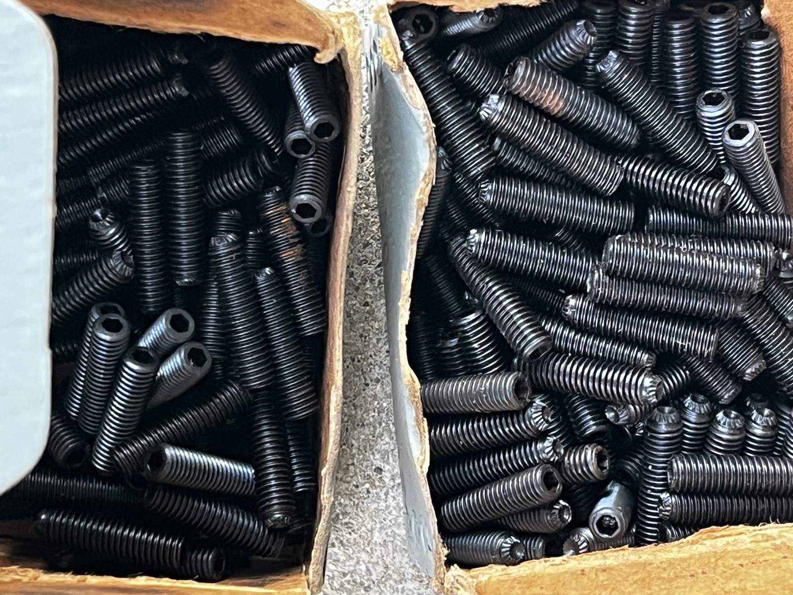 NOS Unbrako 10-32 x 3/4” Knurled Cup Socket Set Screw NEW