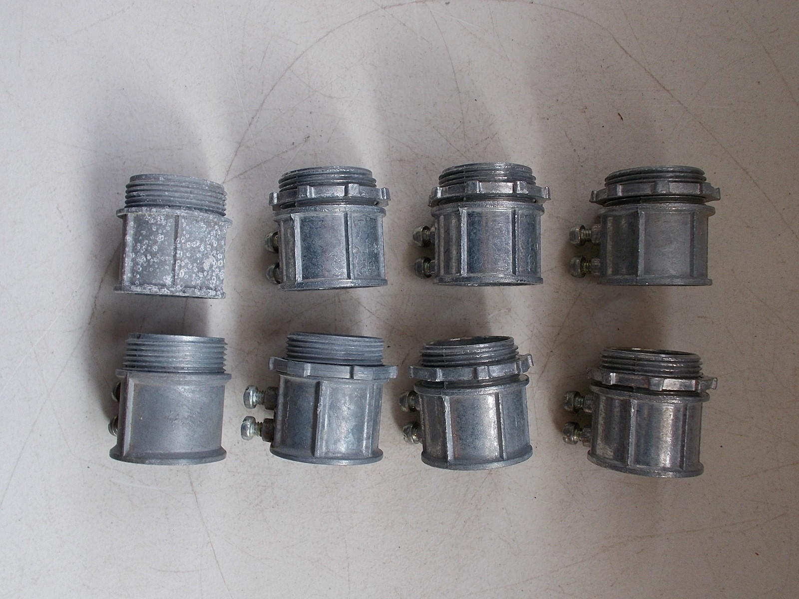 Lot of 8 Multiple Brands 1-1/4″ Set Screw Double Connectors *FREE SHIPPING*