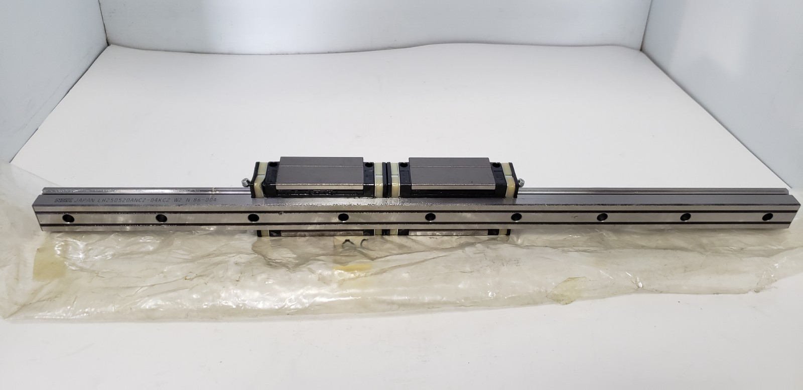 NSK LH250520ANC2-04KCZ W2 N 86-004 LINEAR GUIDE RAIL W/BEARING BLOCK 20-1/2″ NNB