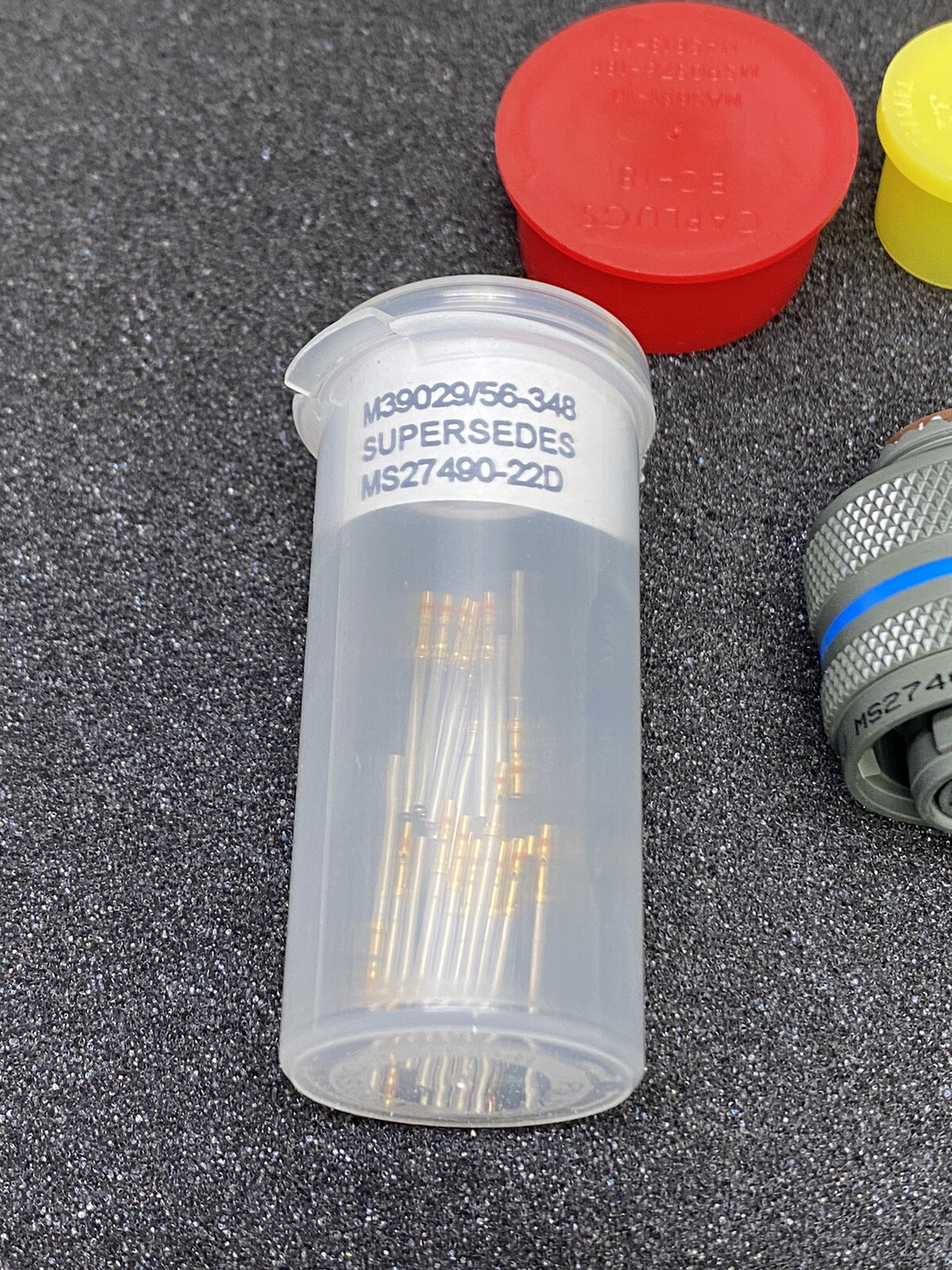 Amphenol MS27467T13B35S Military plug – female PIN: 22 – size 13 New