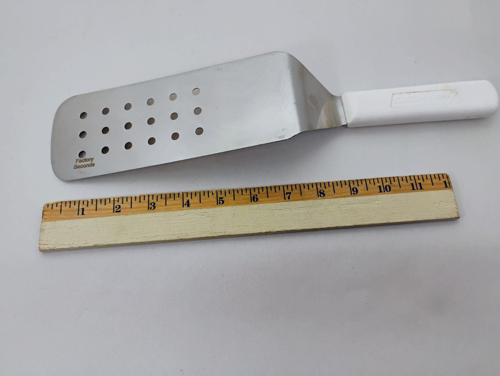 Dexter USA White Handle Grill Turner Spatula 8″X3″ Perforated PS286-8 Factory2nd