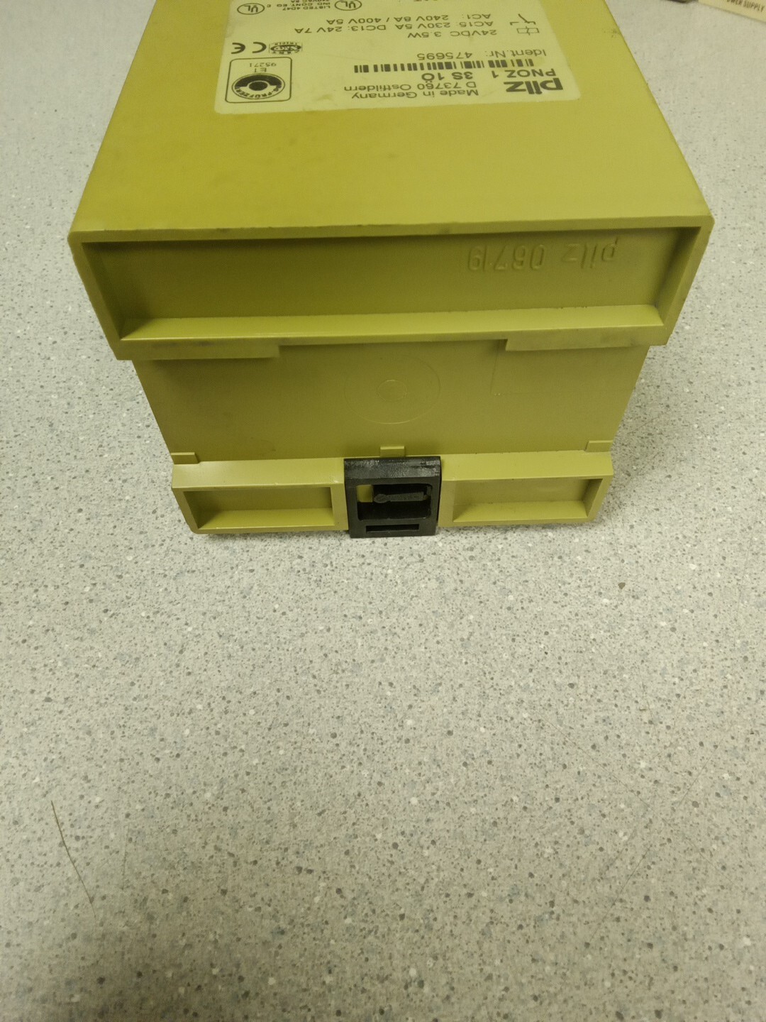 Pilz 475695 safety relay PNOZ 1 3S 10 24VDC 3.5W