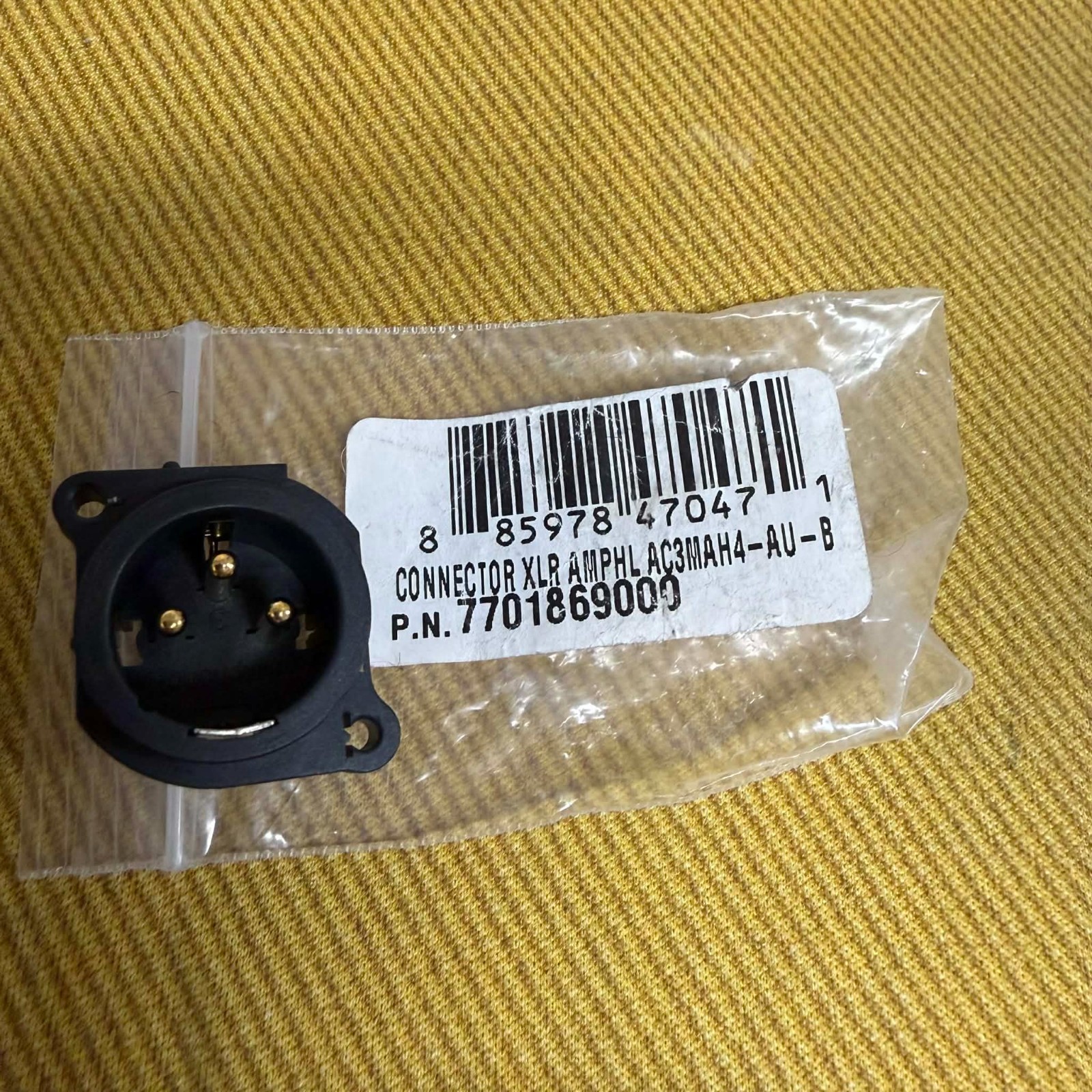 770-1869-000 Fender Guitar Amphenol 3-Pin XLR Connector AC3MAH4-AU-B