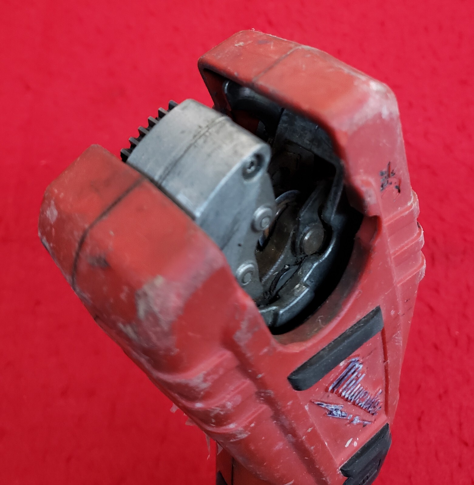 Milwaukee M12 Cordless Copper Pipe Cutter 2471-20 – Bare Tool Only – Heavy Wear